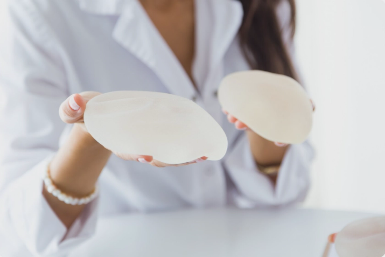 What to Expect Before and After Breast Implant Surgery?