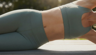 natural aesthetic connection between abdomen and flanks in activewear